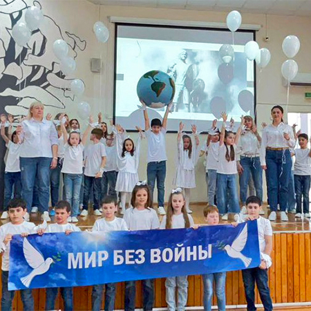 В гимназии прошёл фестиваль инсценированной военно-патриотической песни