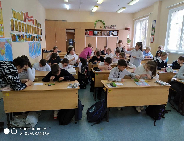 Учащиеся 4"А" класса приняли участие в акции «Шоколадка бойцу СВО»